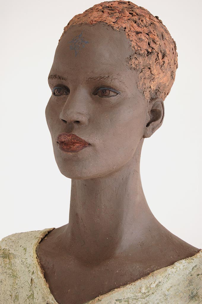 Äthiopierin, Terrakotta engobiert, 63x39x25 cm, 2018